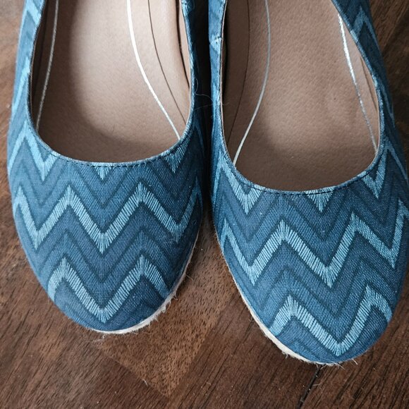 Vionic Coralina Slingback Wedge in Navy - Picture 2 of 6